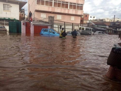 Article : Une heure de pluie et Antananarivo est sous les eaux